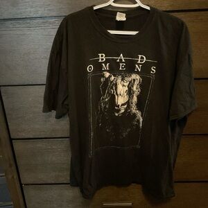 Black bad omens Graphic T-Shirt
